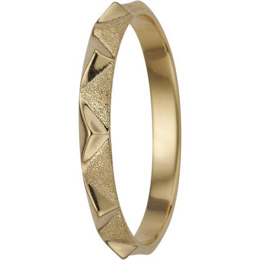Mountains ring i forgyldt sølv fra Christina Jewelry & Watches med tekstureret, skulpturelt bjergdesign.